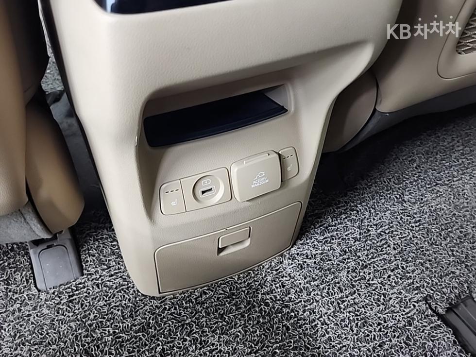 Kia Carnival — miniaturë 14