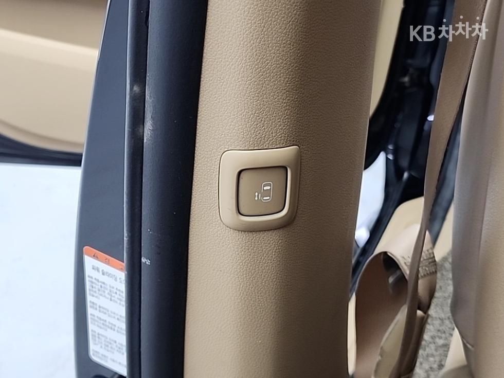 Kia Carnival — miniaturë 15