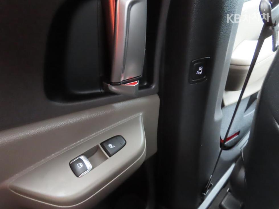 Kia Carnival — miniaturë 6