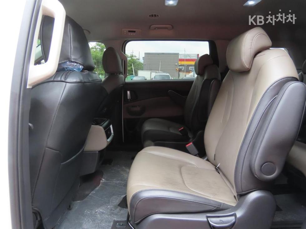 Kia Carnival — miniaturë 7