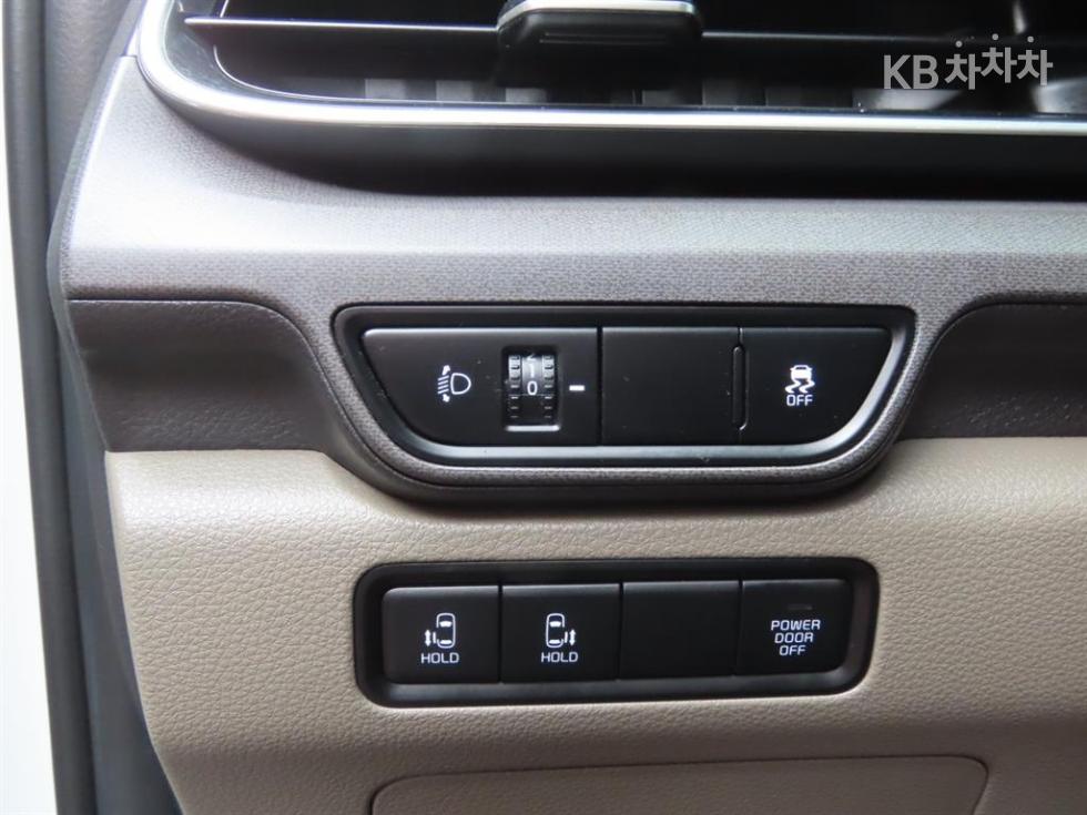 Kia Carnival — miniaturë 14