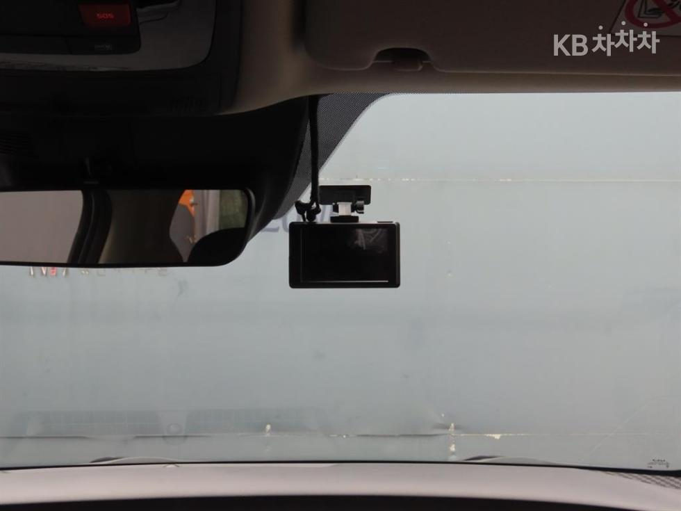 Kia Carnival — miniaturë 18