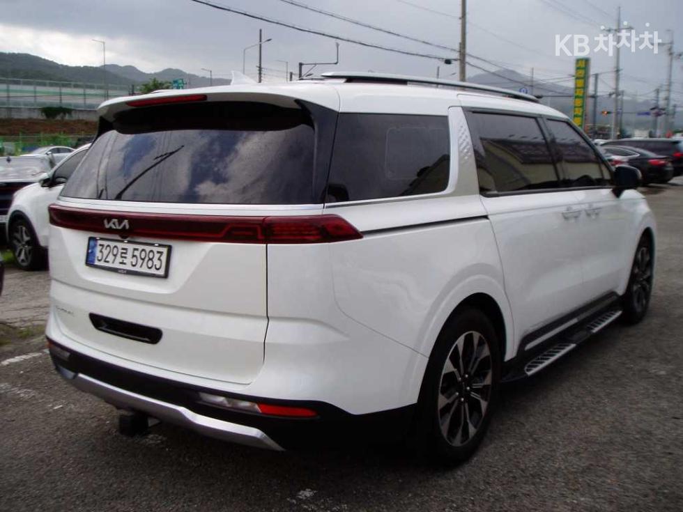 Kia Carnival — miniaturë 4