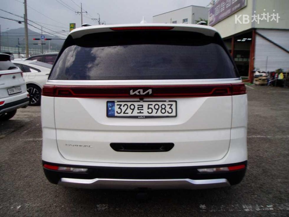 Kia Carnival — miniaturë 5