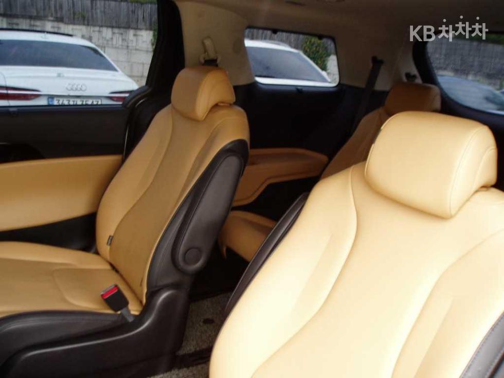 Kia Carnival — miniaturë 8