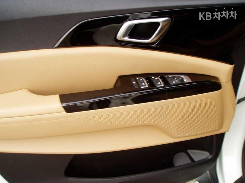 Kia Carnival — miniaturë 9