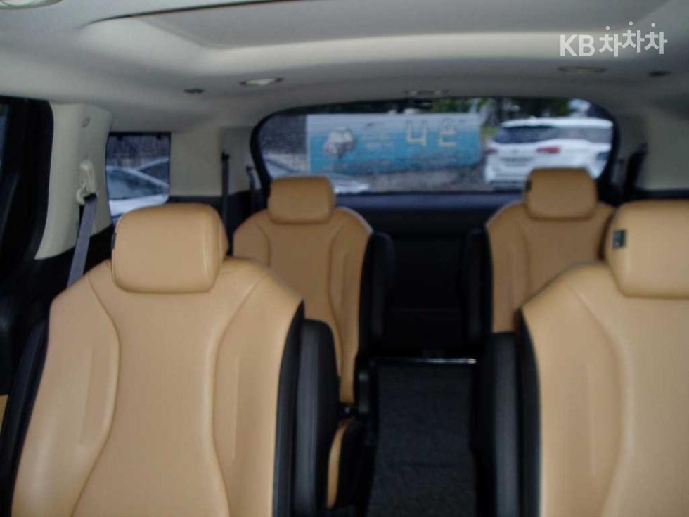 Kia Carnival — miniaturë 18