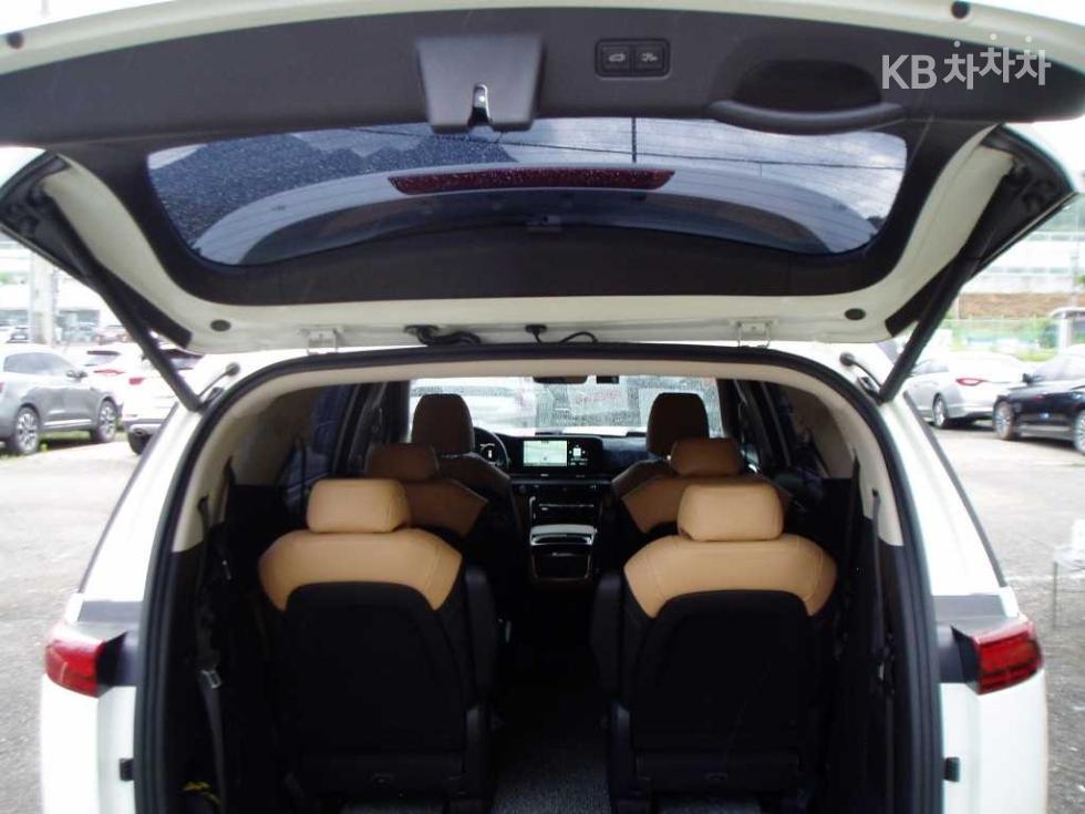Kia Carnival — miniaturë 20