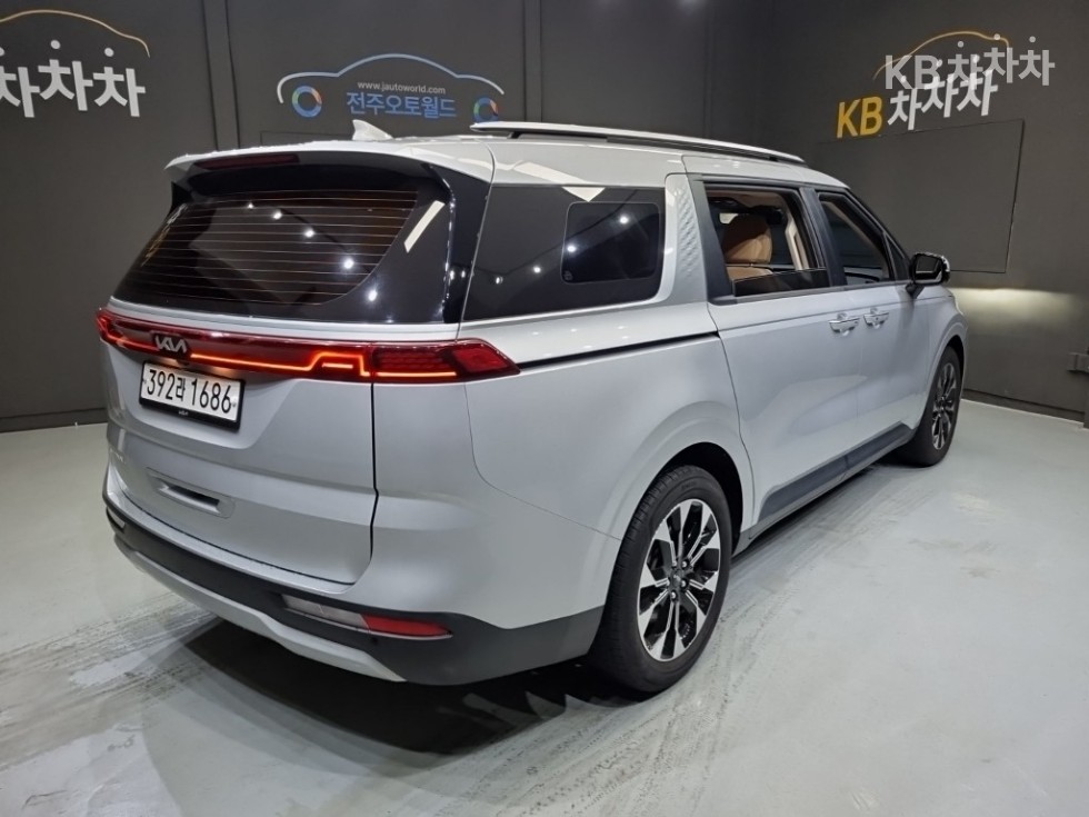 Kia Carnival — miniaturë 6