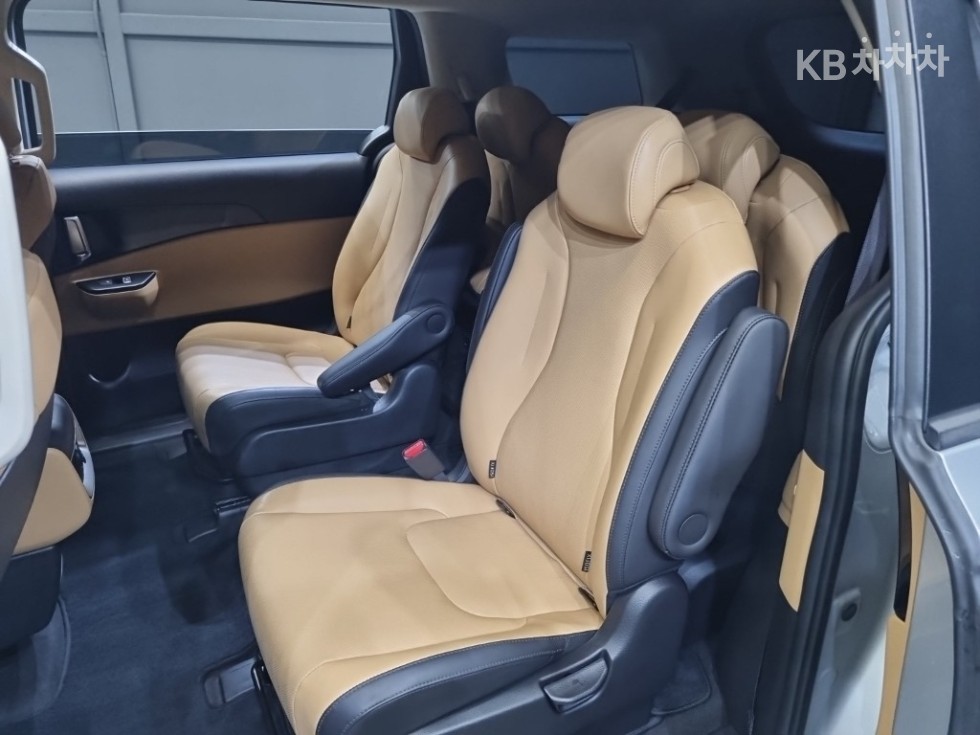Kia Carnival — miniaturë 17