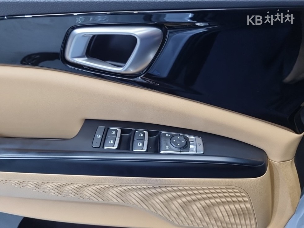 Kia Carnival — miniaturë 18