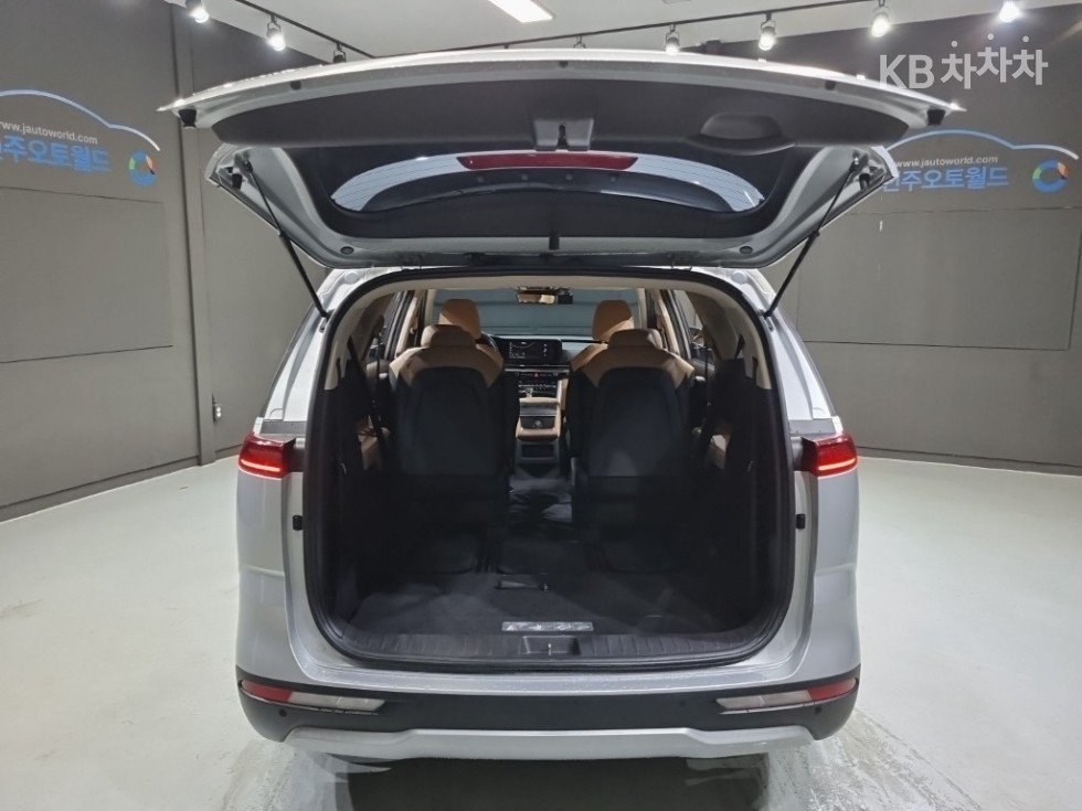 Kia Carnival — miniaturë 25