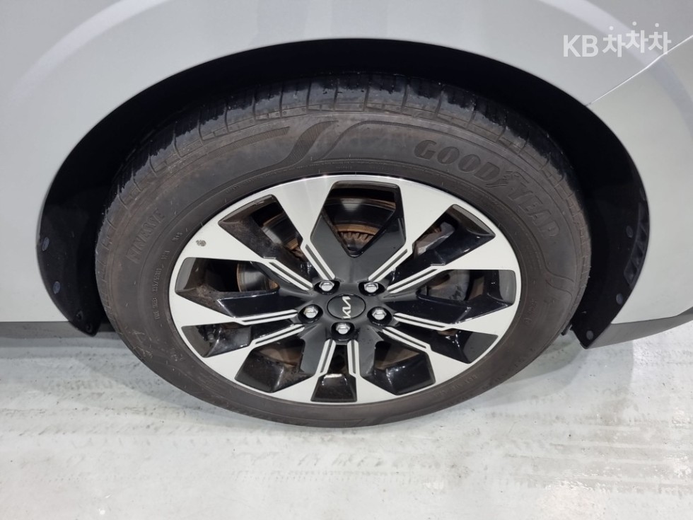 Kia Carnival — miniaturë 26