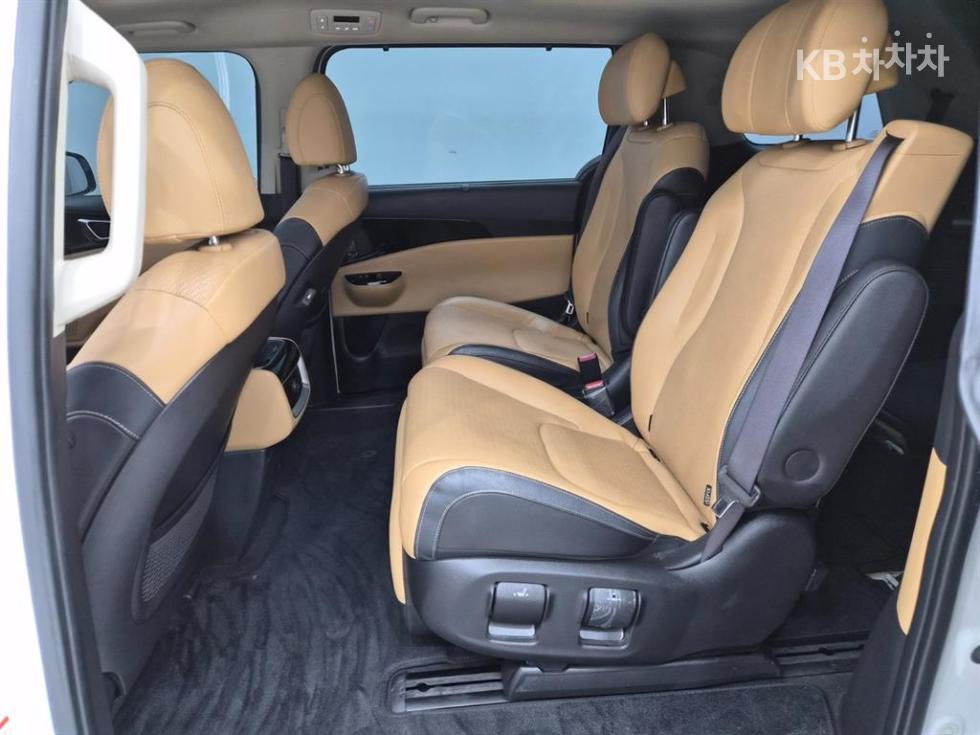 Kia Carnival — miniaturë 7