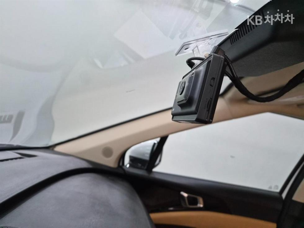 Kia Carnival — miniaturë 16