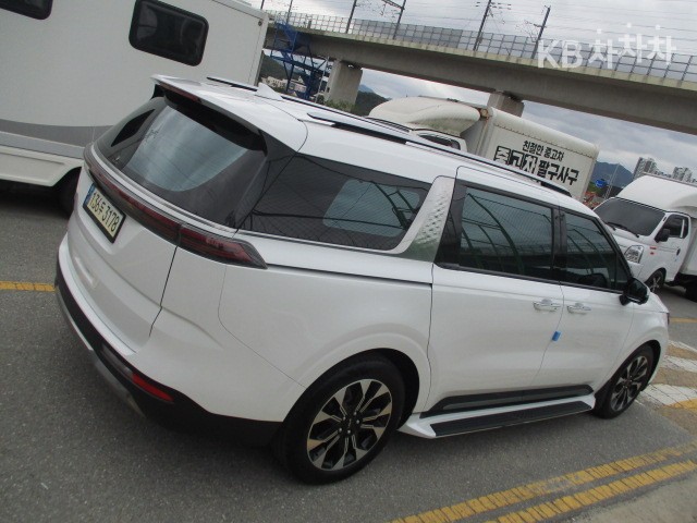 Kia Carnival — miniaturë 5
