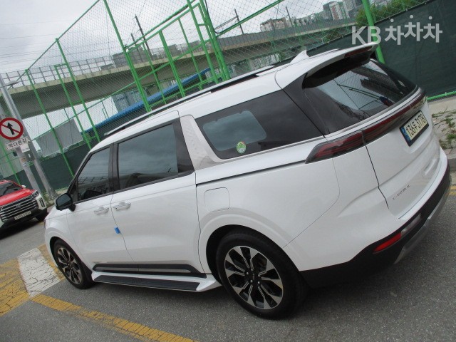 Kia Carnival — miniaturë 6