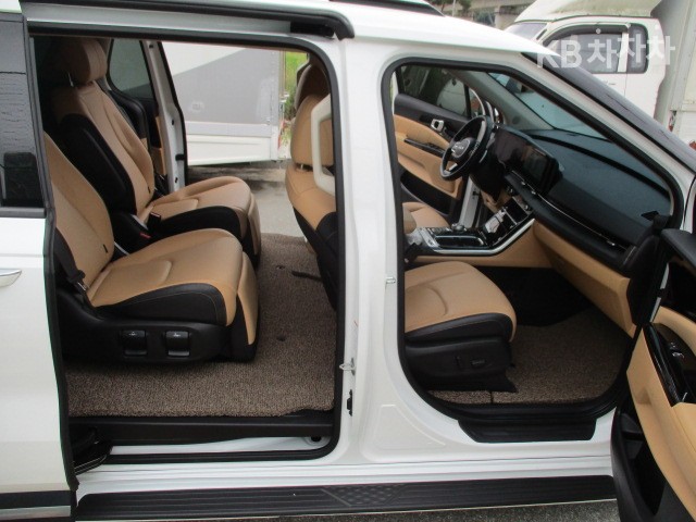 Kia Carnival — miniaturë 9