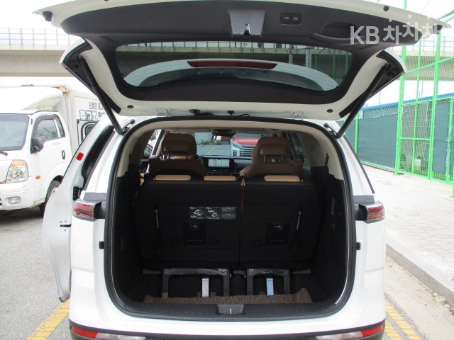 Kia Carnival — miniaturë 10