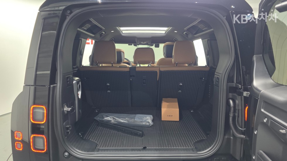 Land Rover Defender — miniaturë 27
