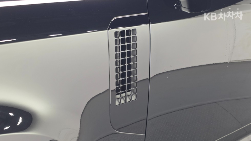 Land Rover Defender — miniaturë 18