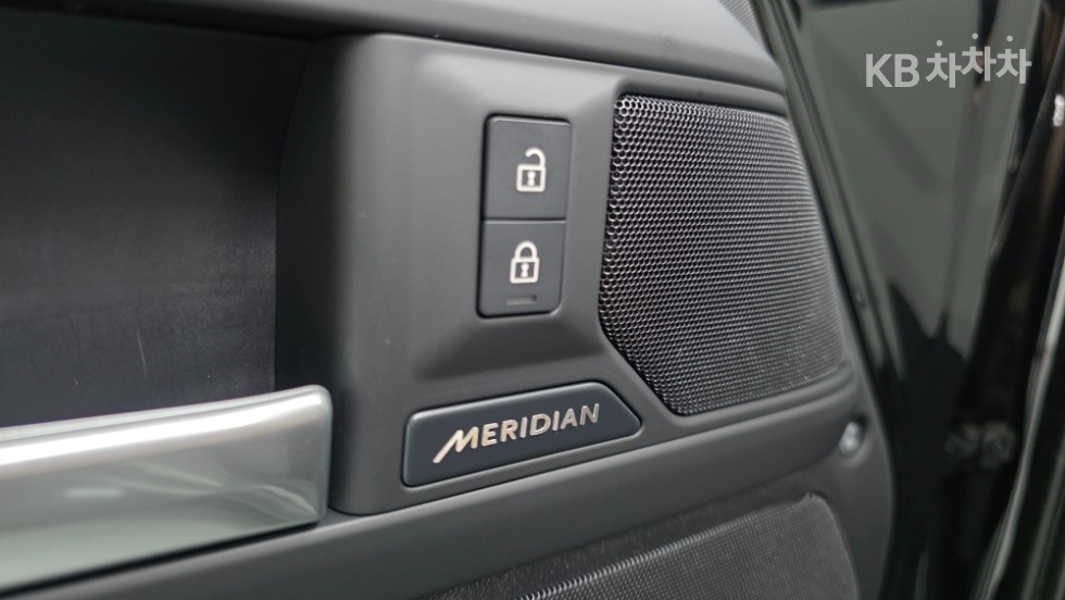 Land Rover Defender — miniaturë 8