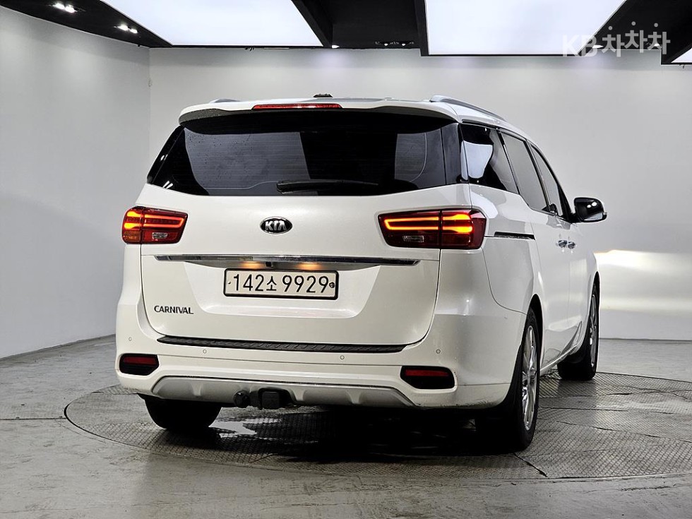 Kia Carnival — miniaturë 3