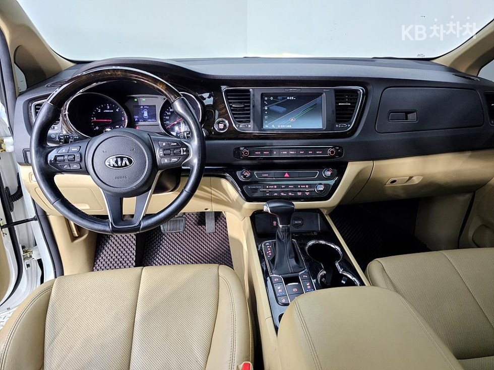 Kia Carnival — miniaturë 5