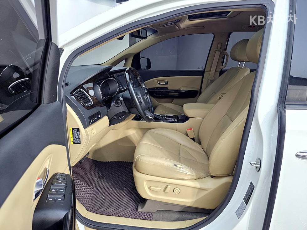 Kia Carnival — miniaturë 7