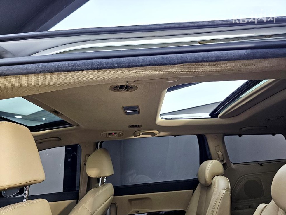 Kia Carnival — miniaturë 11