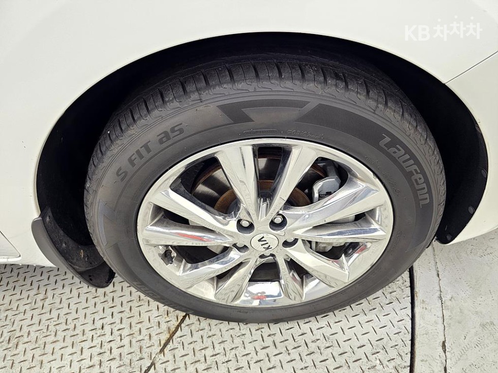 Kia Carnival — miniaturë 20