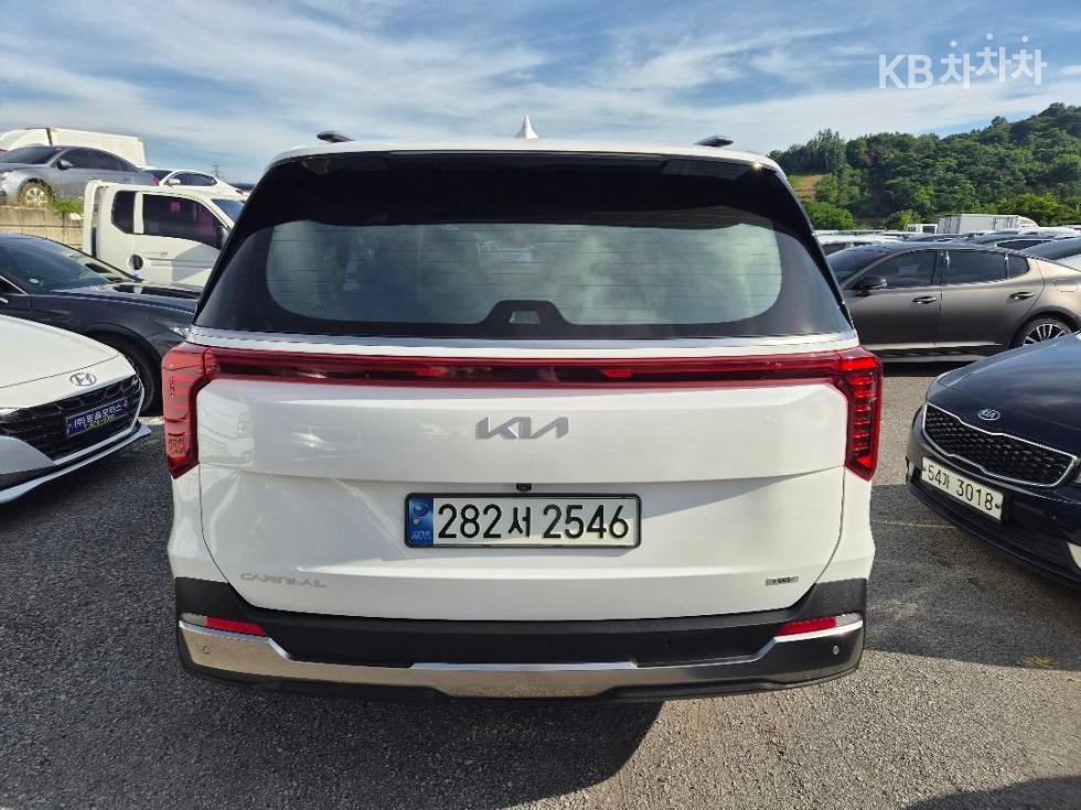 Kia Carnival — miniaturë 4
