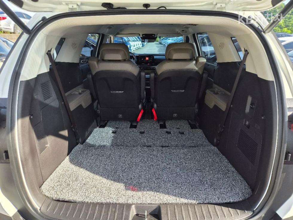 Kia Carnival — miniaturë 9