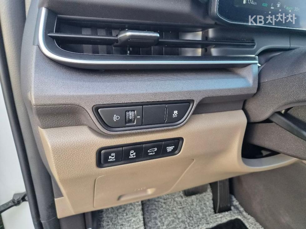 Kia Carnival — miniaturë 15