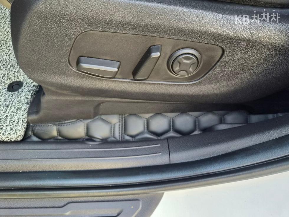 Kia Carnival — miniaturë 20