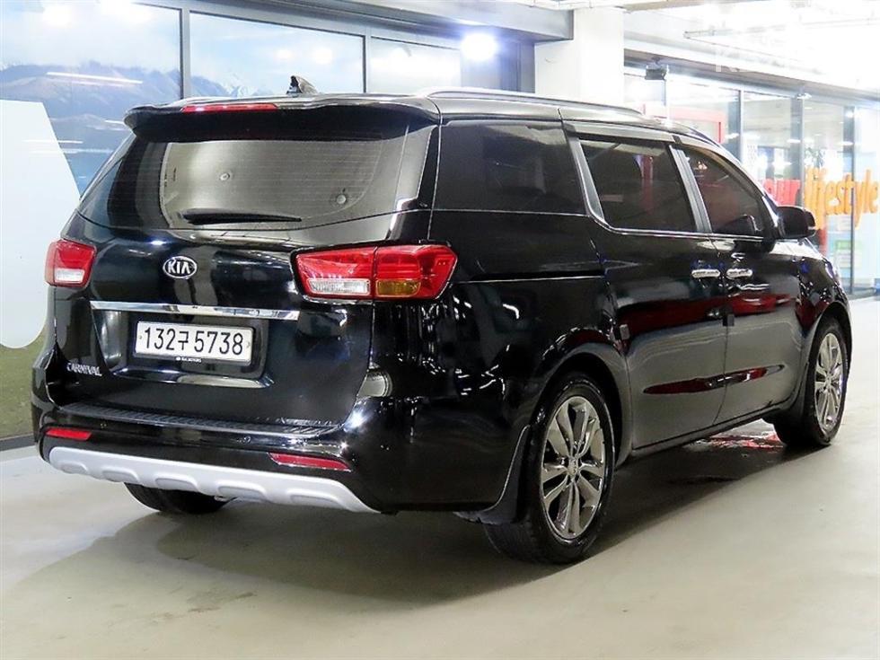 Kia Carnival — miniaturë 4