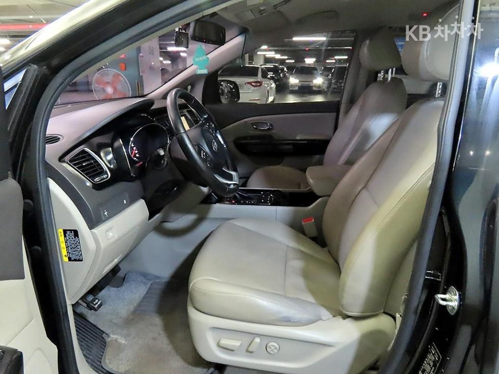 Kia Carnival — miniaturë 6