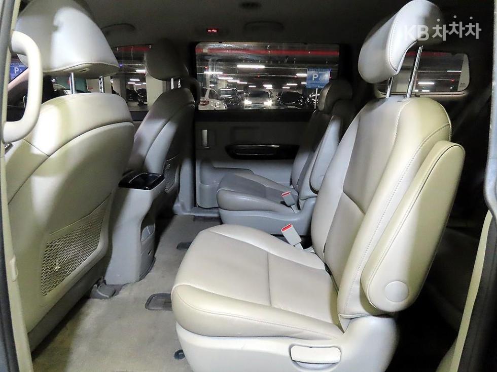 Kia Carnival — miniaturë 7
