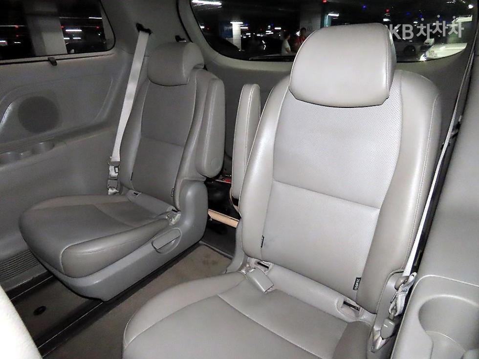 Kia Carnival — miniaturë 8