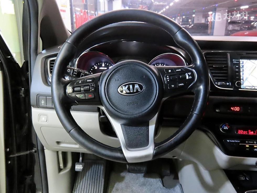 Kia Carnival — miniaturë 9