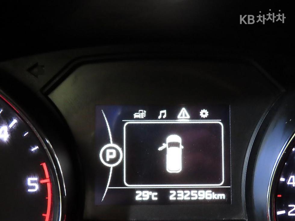Kia Carnival — miniaturë 10