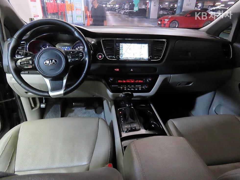 Kia Carnival — miniaturë 11