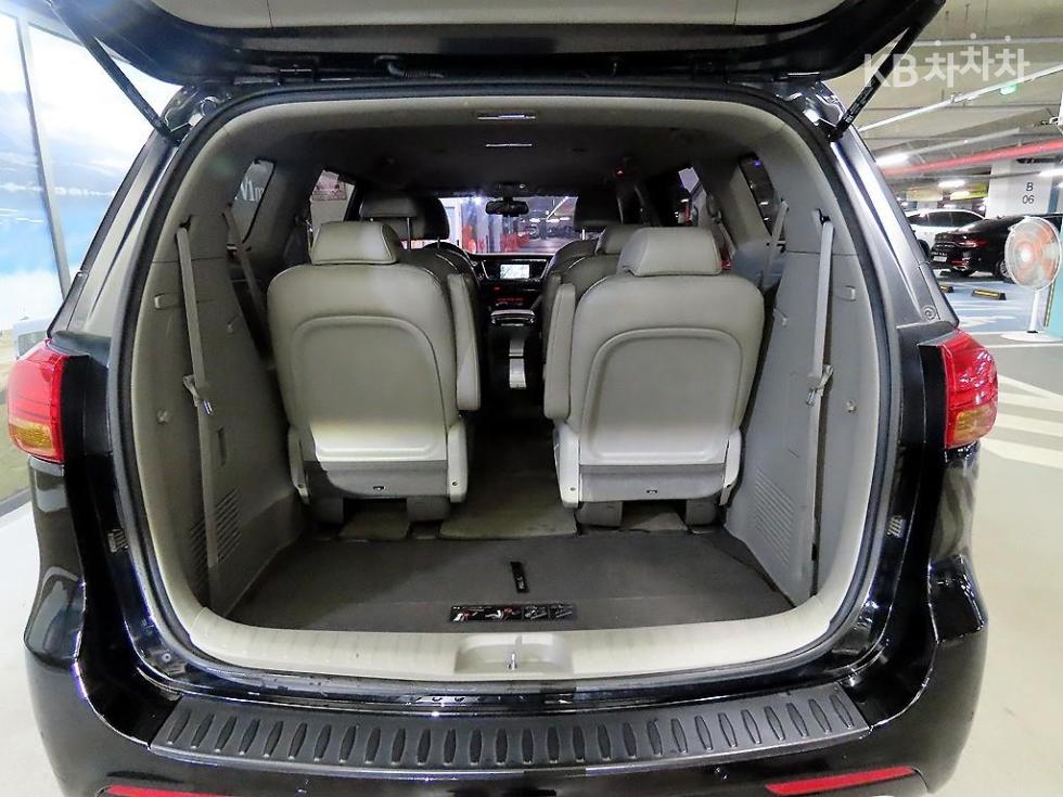 Kia Carnival — miniaturë 17