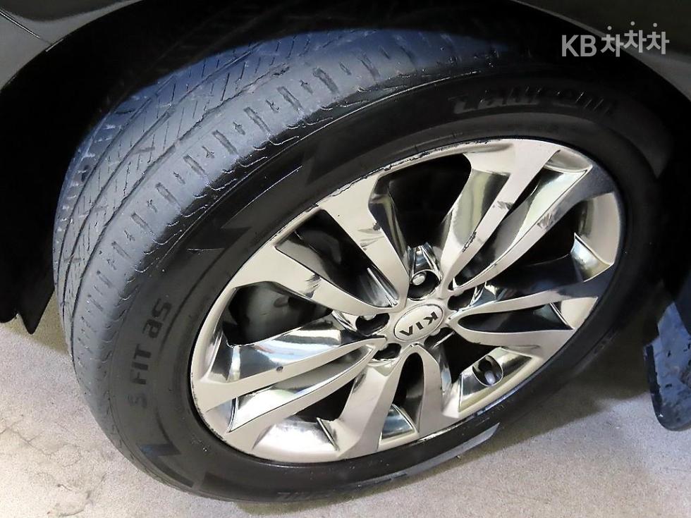 Kia Carnival — miniaturë 20