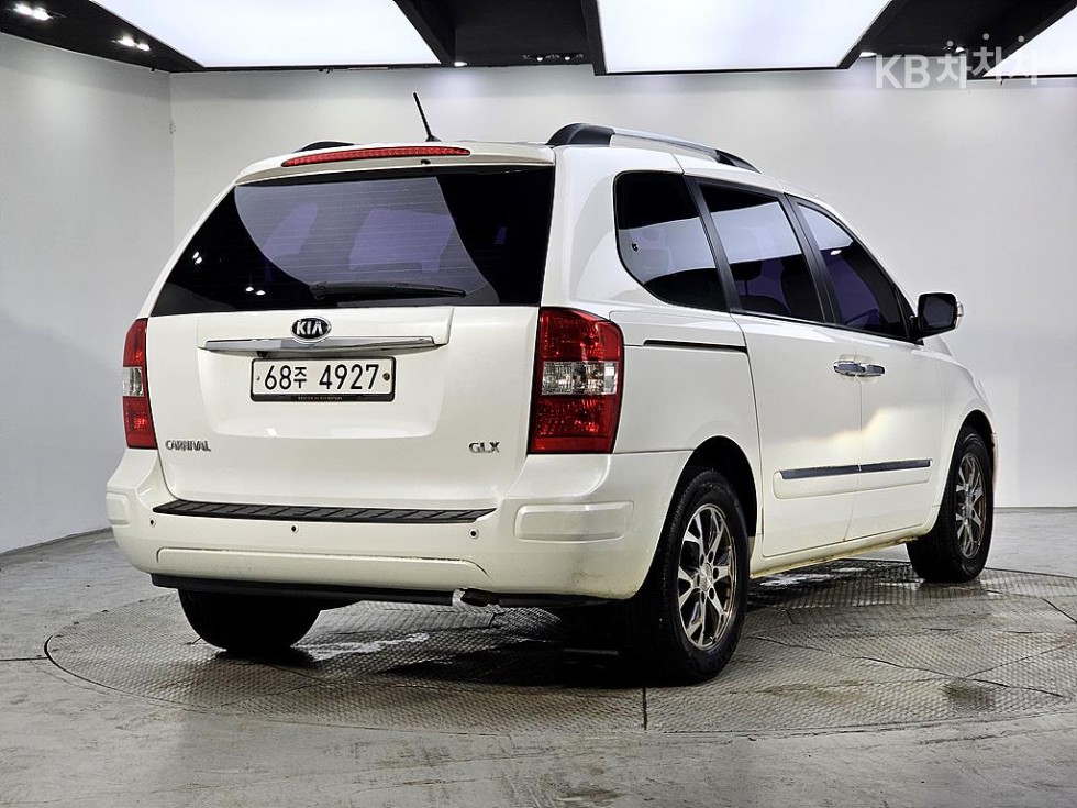 Kia Carnival — miniaturë 4