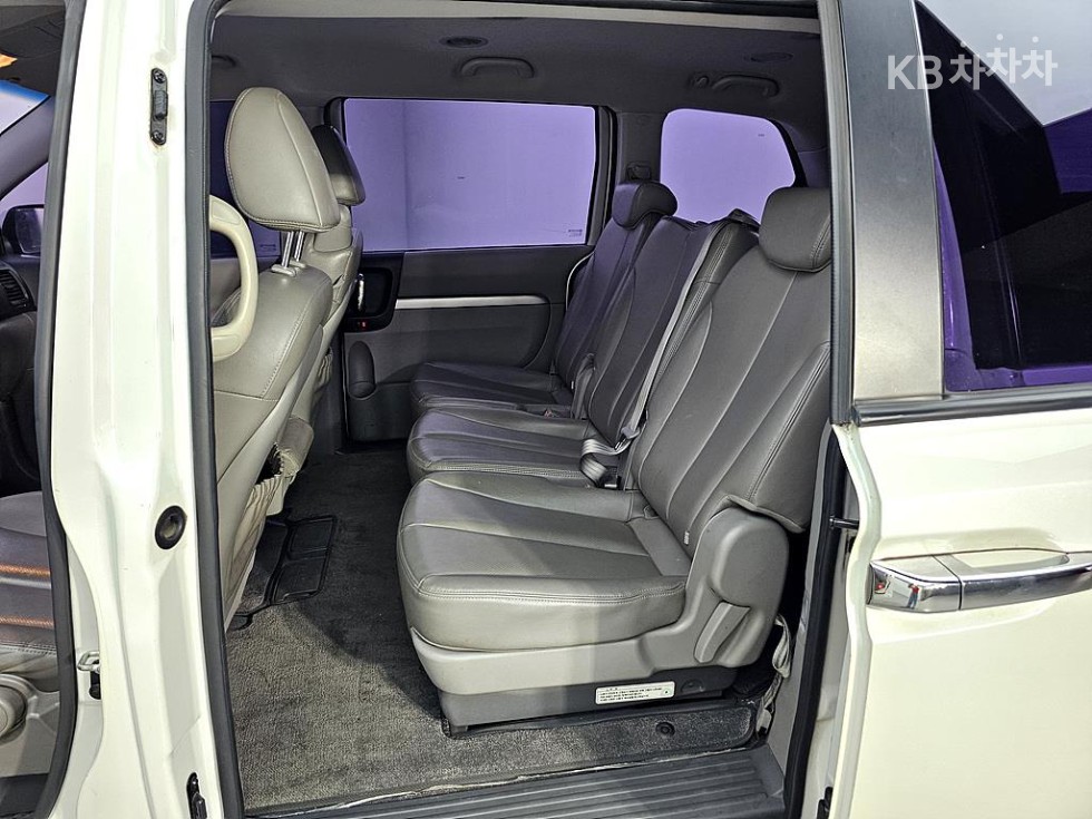 Kia Carnival — miniaturë 9