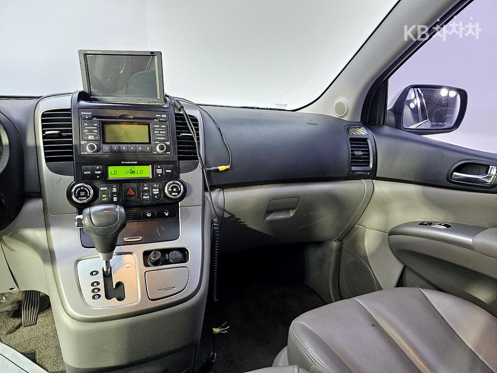 Kia Carnival — miniaturë 10