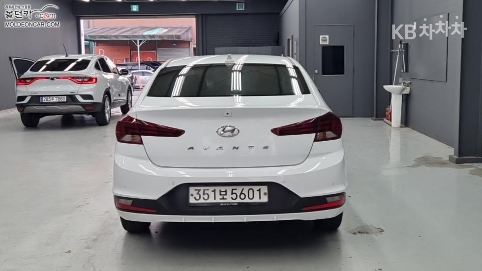 Hyundai Avante — miniaturë 4