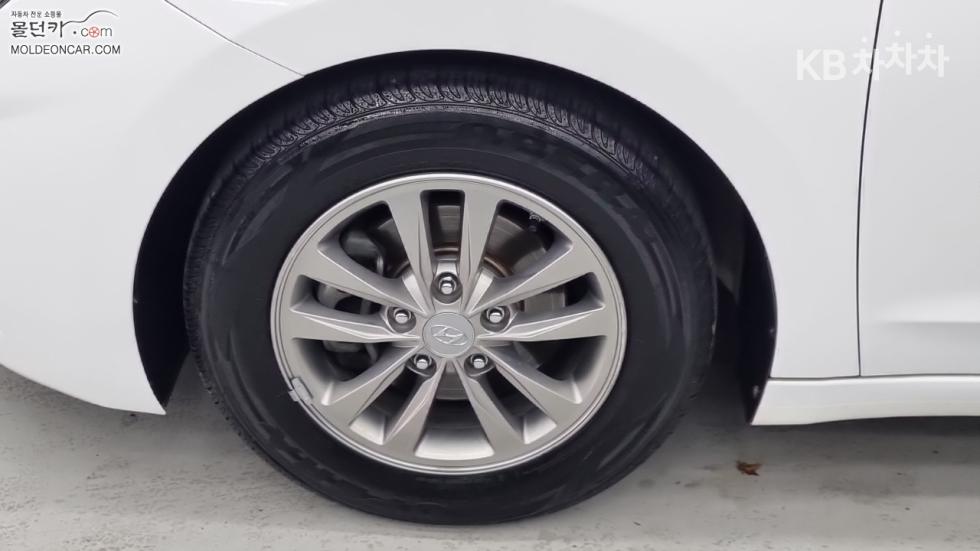 Hyundai Avante — miniaturë 6