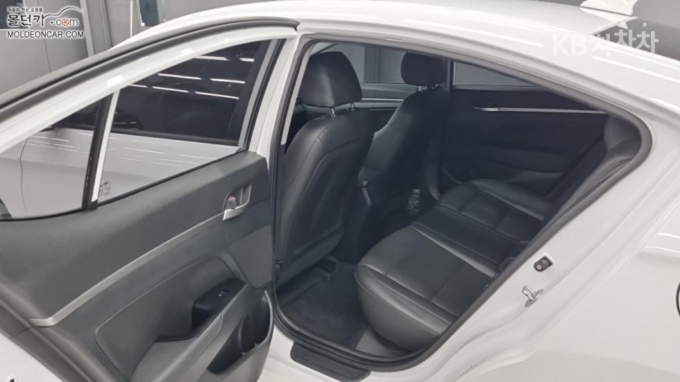 Hyundai Avante — miniaturë 10
